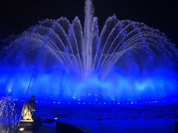 Zimmerbrunnen mit Beleuchtung